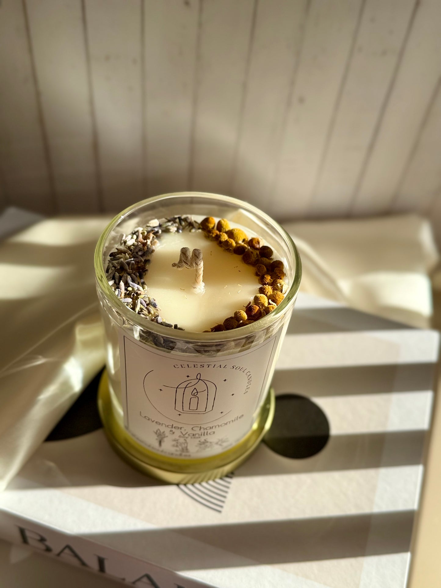 ✨ Lavender, Chamomile & Vanilla Candle – Your Ultimate Relaxation Companion 🕯️